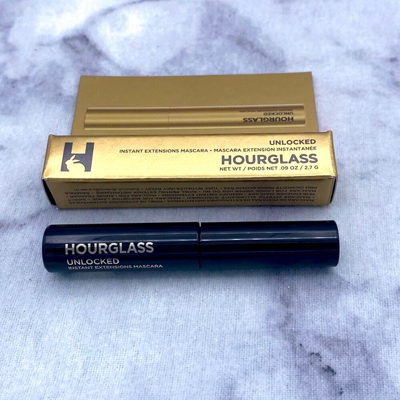 Hourglass Travel Translucent Powder and Brush Bundle | Space NK Hourglass Beauty Gift Set-Cosmetic Bag,Setting Powder,2 Lipstick,Mascara-5pc-NEW